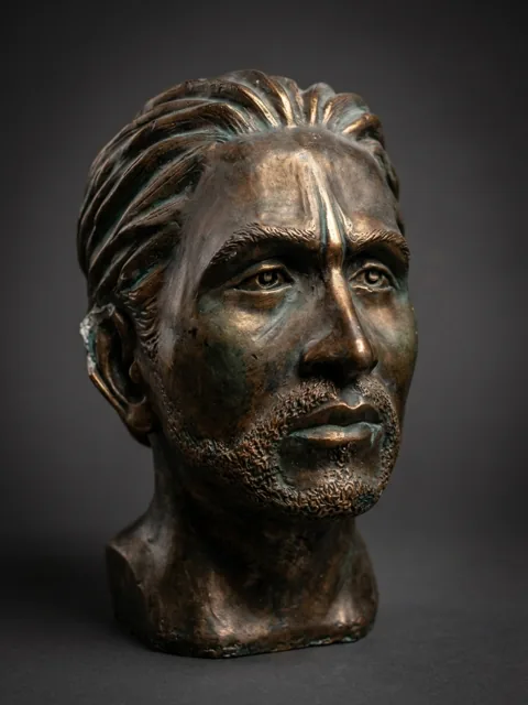 Retrato, resina con pátina de bronce